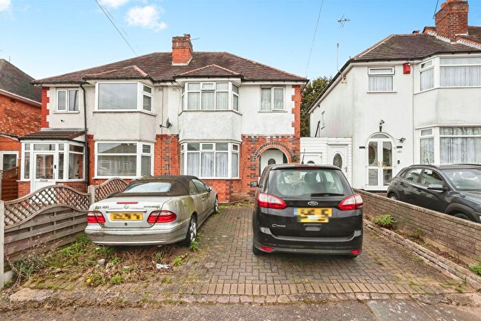 3 Bedroom Semi Detached House For Sale In Barrows Lane, Birmingham, B26
