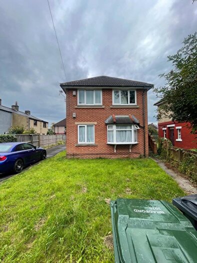 2 Bedroom Flat To Rent In Griffe Head Road, Bradford, West Yorkshire, BD12