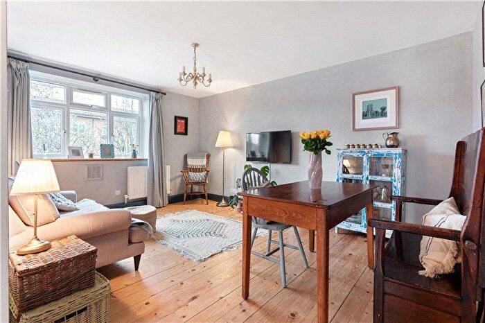 2 Bedroom Flat For Sale In Lansdowne Green, London, SW8