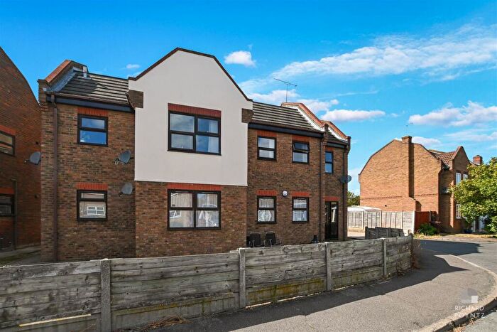 1 Bedroom Apartment For Sale In No Chain Keys Held - The Ashleighs, Sanders Road, Canvey Island, SS8