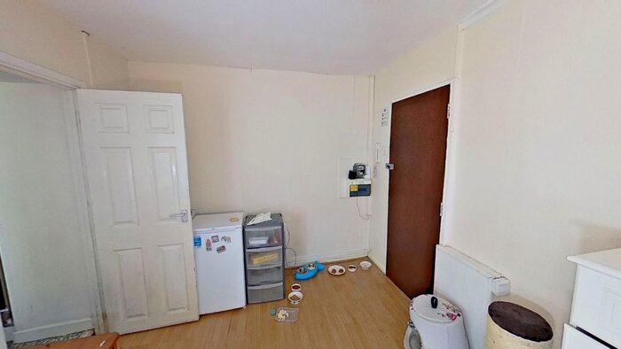 1 Bedroom Flat For Sale In City Road, Haverfordwest, SA61