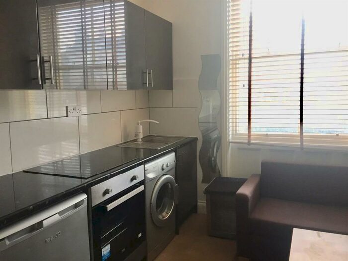 Studio To Rent In Oriental Place, Brighton, BN1