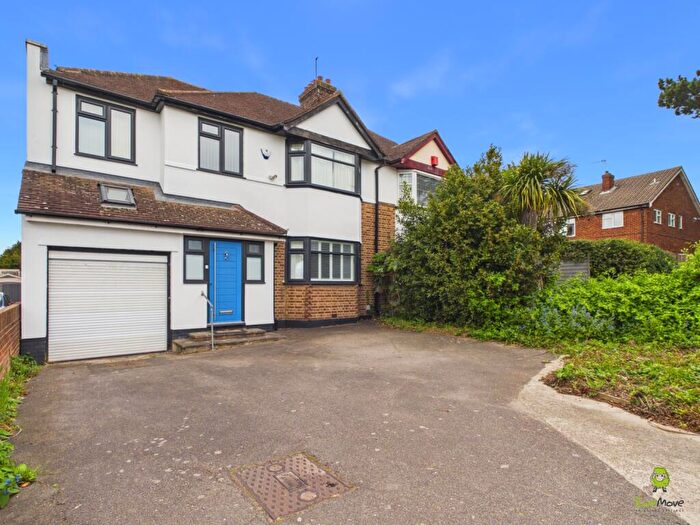 4 Bedroom Semi Detached House For Sale In Gravel Hill, Bexleyheath, DA6