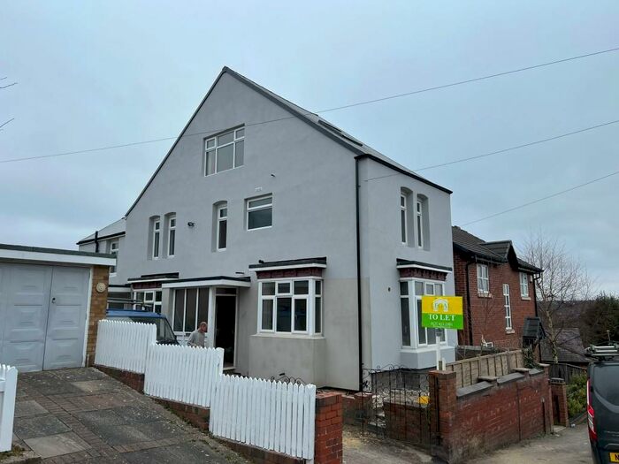 2 Bedroom Flat To Rent In Windsor Road, Halesowen, West Midlands, B63