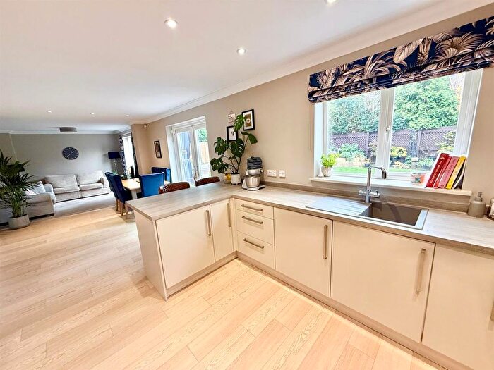 4 Bedroom Detached House For Sale In College Court, Macclesfield, SK11
