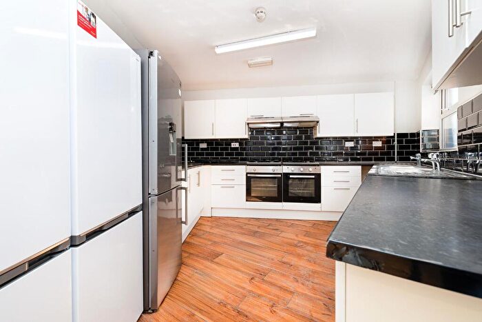 6 Bedroom Town House To Rent In Radford Road, Radford, Nottingham, NG7