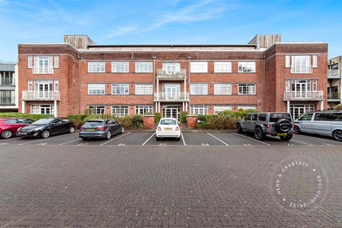 2 Bedroom Apartment For Sale In Romilly Crescent, Cardiff, CF11