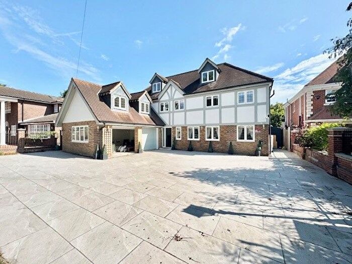 6 Bedroom Detached House To Rent In Nelmes Way, Hornchurch, RM11