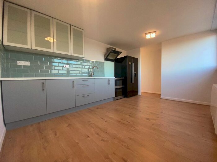 2 Bedroom Flat To Rent In Victoria Road, Warley, Brentwood, CM14