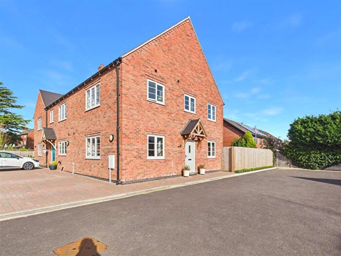 3 Bedroom Semi Detached House For Sale In Elizabeth Grove, Elford, Tamworth, B79