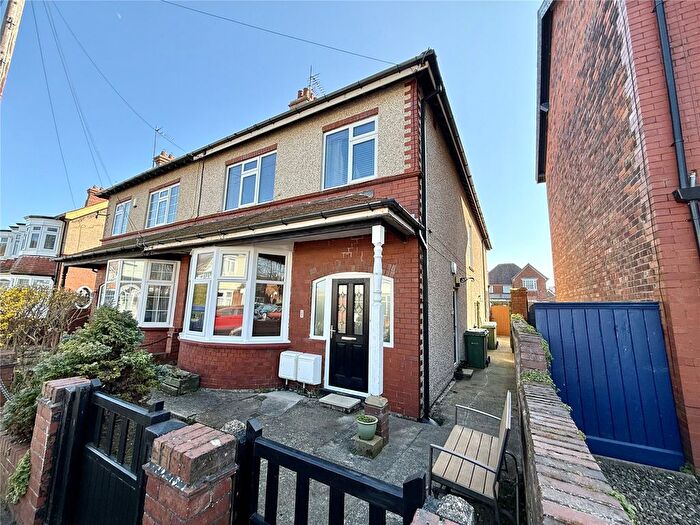 4 Bedroom Maisonette For Sale In Lamplugh Road, Bridlington, East Yorkshire, YO15