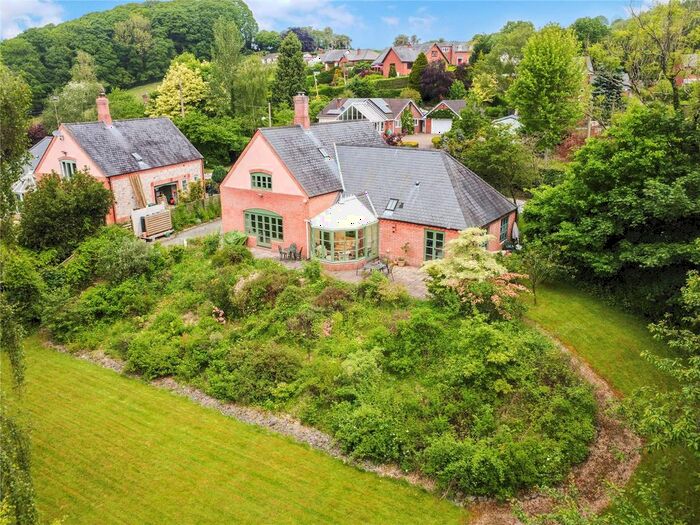 4 Bedroom Detached House For Sale In Pont Robert, Meifod, Powys, SY22