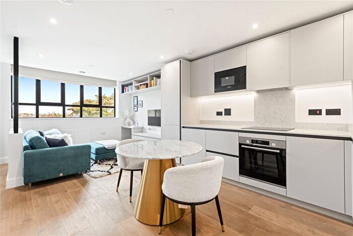 1 Bedroom Flat For Sale In Balham High Road, London, SW12