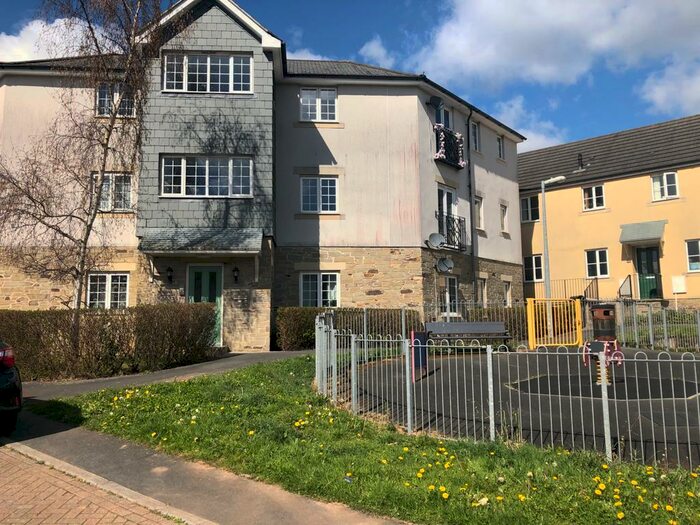 2 Bedroom Flat To Rent In Dartmoor View, Pillmere, Saltash, PL12
