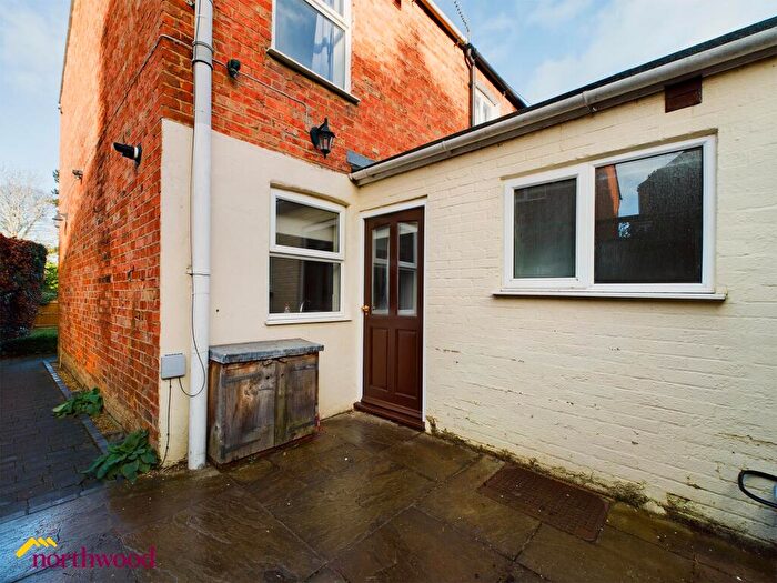 2 Bedroom Semi-Detached House For Sale In Broughton Road, Banbury, OX16