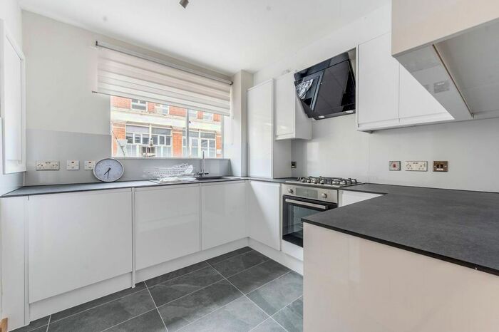 2 Bedroom Flat To Rent In Fulham Road, South Kensington, London, SW10