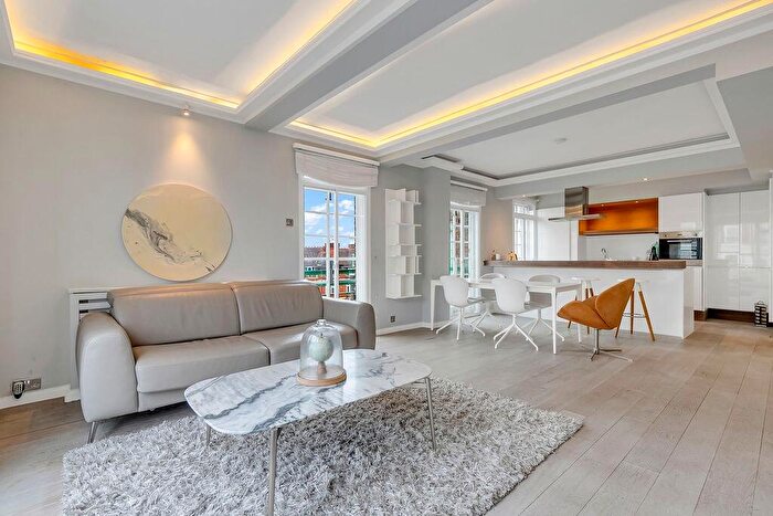 2 Bedroom Flat For Sale In Gloucester Place, London, NW1