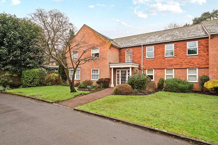 1 Bedroom Flat For Sale In Fairlawn, Hall Place Drive, Weybridge, KT13