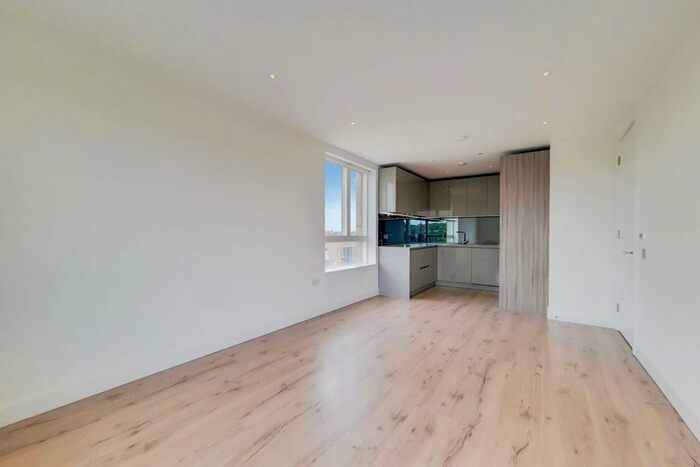 2 Bedroom Flat To Rent In High Street, Hornsey, London, N8