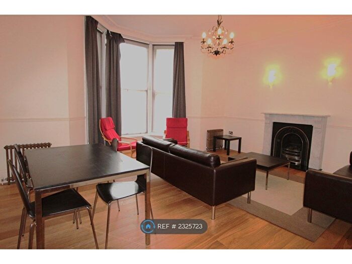 2 Bedroom Flat To Rent In Kings Avenue, London, SW4