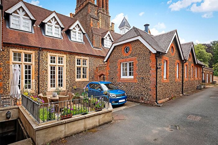 2 Bedroom Flat For Sale In Albury Park Mansion, Albury, Guildford, Surrey, GU5