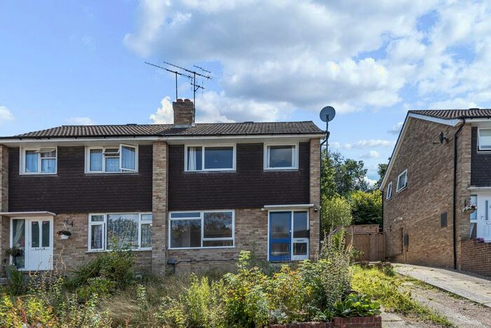 3 Bedroom Semi-Detached House To Rent In Barley Mow Close, Knaphill, Woking, GU21