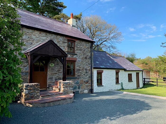 3 Bedroom Cottage To Rent In Dwrbach, Fishguard, SA65