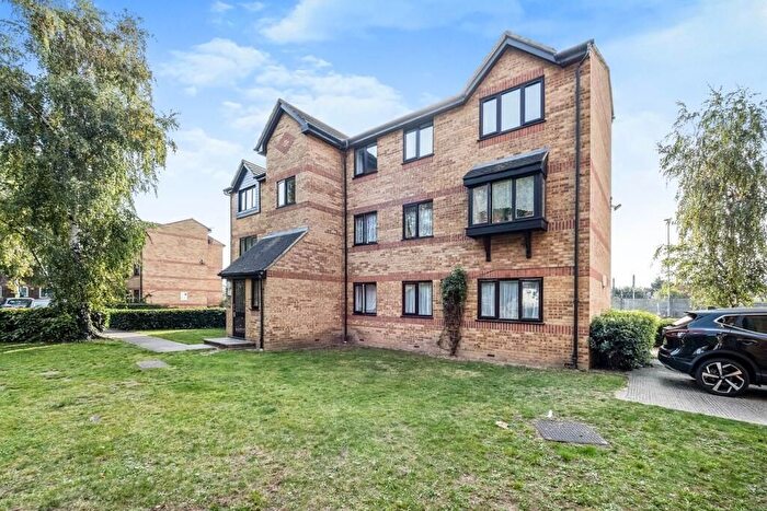 2 Bedroom Flat To Rent In Greenslade Road, Barking, IG11