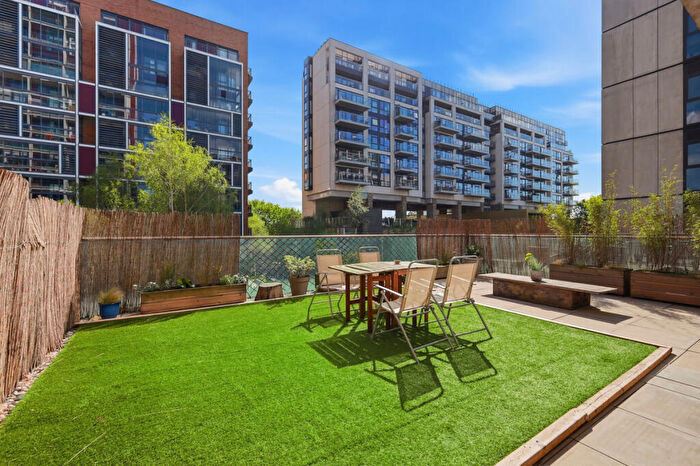 3 Bedroom Apartment For Sale In Roseberry Place, London, E8