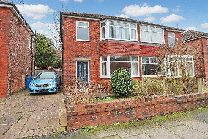 3 Bedroom Semi Detached House For Sale In Maple Avenue, Whitefield, M45