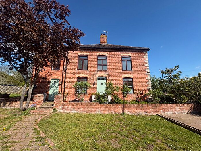 4 Bedroom Semi Detached House To Rent In Bridgend, Elderfield, Gloucester, Gloucestershire, GL19