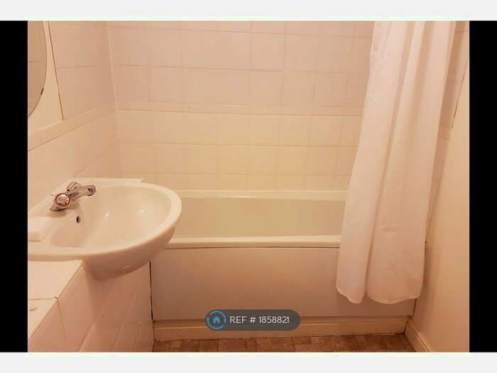 2 Bedroom Flat To Rent In Stanley Close, London, SE9