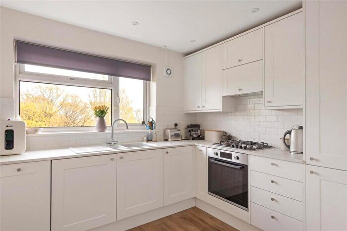2 Bedroom Apartment To Rent In Auckland Road, London, SE19