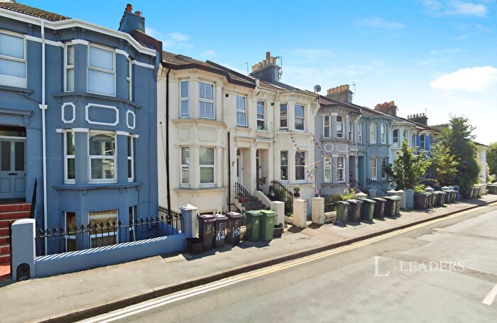 2 Bedroom Apartment To Rent In Queens Park Road, BN2