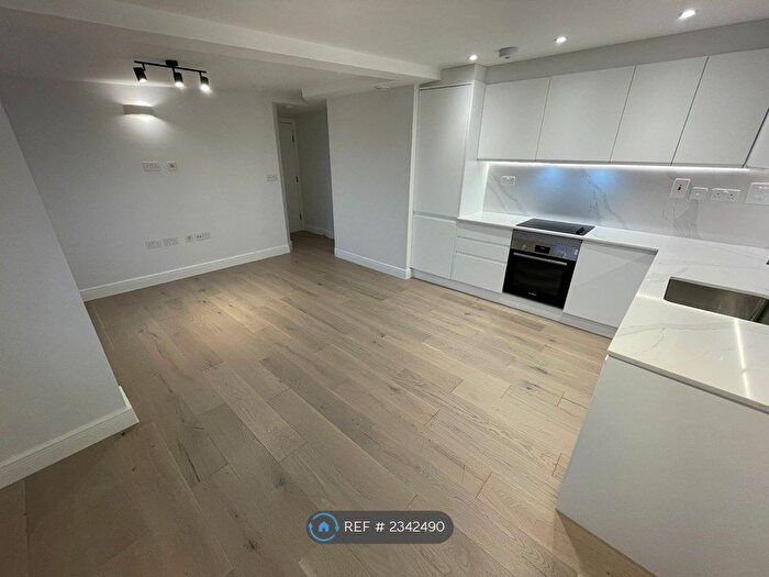2 Bedroom Flat To Rent In Chiswick High Rd, London, W4