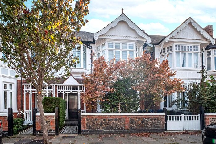 4 Bedroom Detached House For Sale In Fordhook Avenue, Ealing, W5