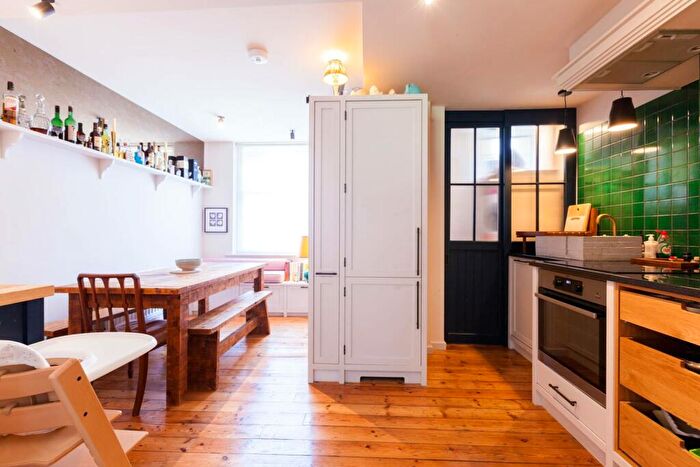 2 Bedroom Flat To Rent In Swanfield Street, Bethnal Green, London, E2