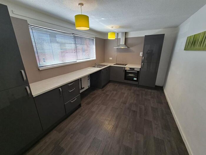 3 Bedroom Terraced House To Rent In Spencer Walk, Catshill, Bromsgrove, B61