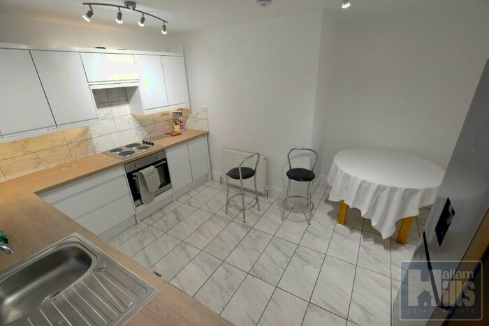 3 Bedroom Flat To Rent In Abbeydale Road, Sheffield, S7