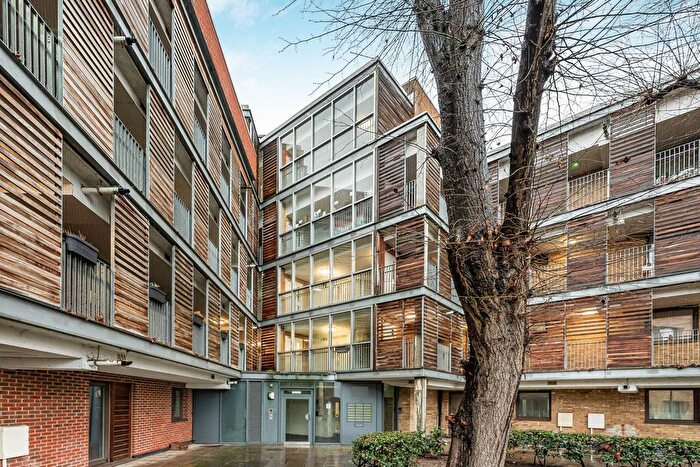 2 Bedroom Flat To Rent In Oberon Court, London, E6