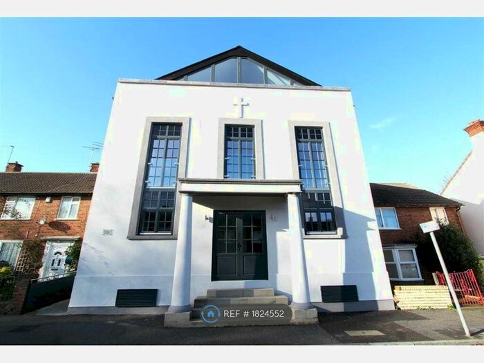 2 Bedroom Flat To Rent In Wesley House, Brompton, Gillingham, ME7