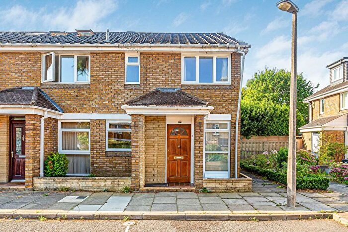 2 Bedroom Property To Rent In Pettiward Close, London, SW15