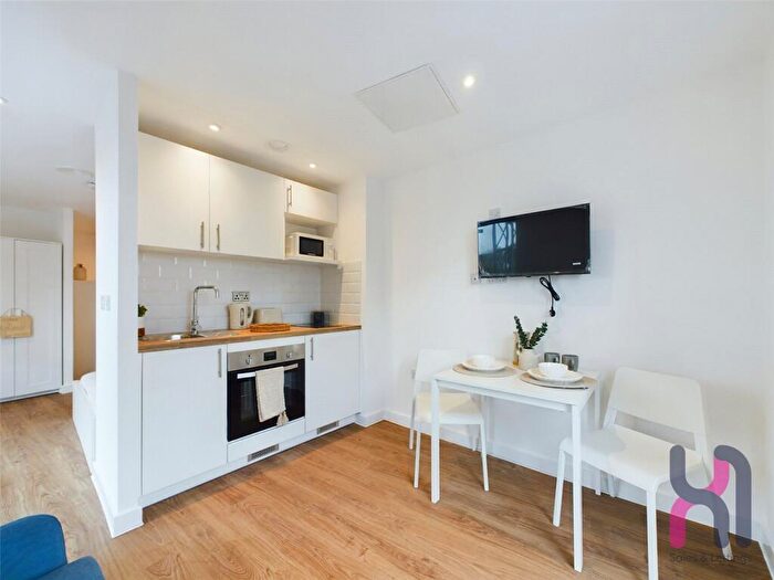 1 Bedroom Flat To Rent In Cheltenham Place, Frederick Road, Salford, M6