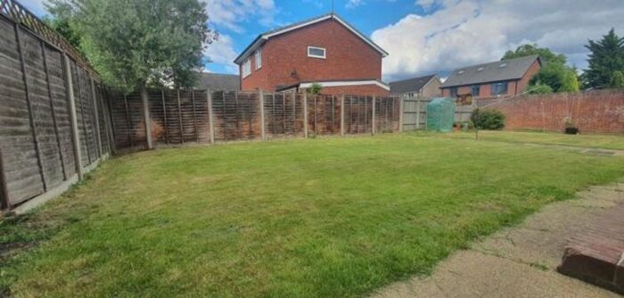 2 Bedroom Property To Rent In London Road, Langley, Slough, SL3