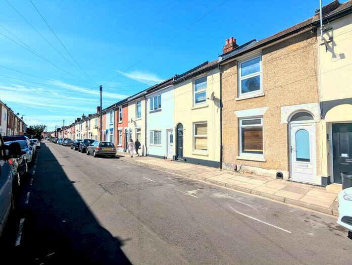 2 Bedroom House To Rent In Napier Road, Southsea, PO5