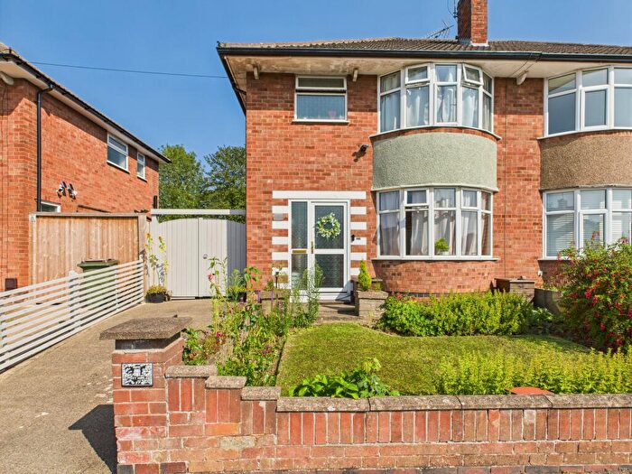 3 Bedroom Semi-Detached House For Sale In Avondale Road, Wigston, LE18