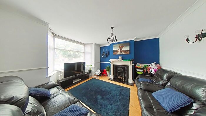 4 Bedroom Terraced House To Rent In Trinity Avenue, Northampton, NN2