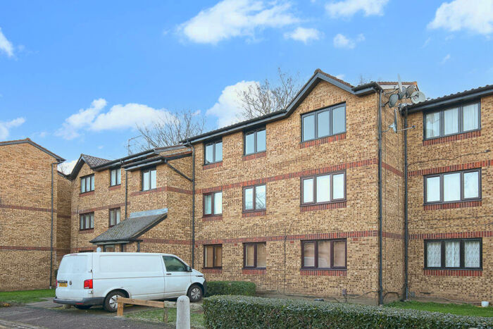 2 Bedroom Flat To Rent In Sawyer Close, Lower Edmonton, N9