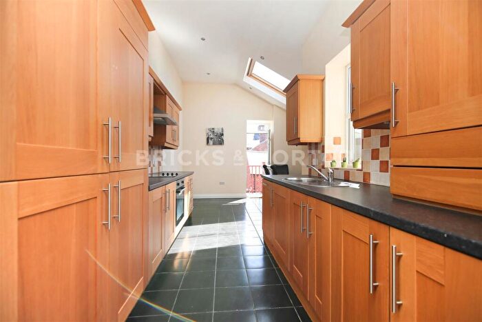 6 Bedroom Maisonette To Rent In (£pppw) Myrtle Grove, Jesmond, Newcastle Upon Tyne, NE2
