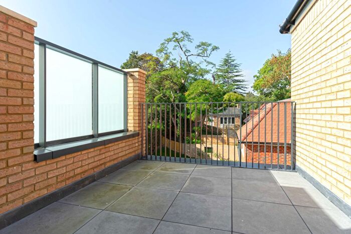 1 Bedroom Flat For Sale In Riddlesdown Road, Purley, CR8